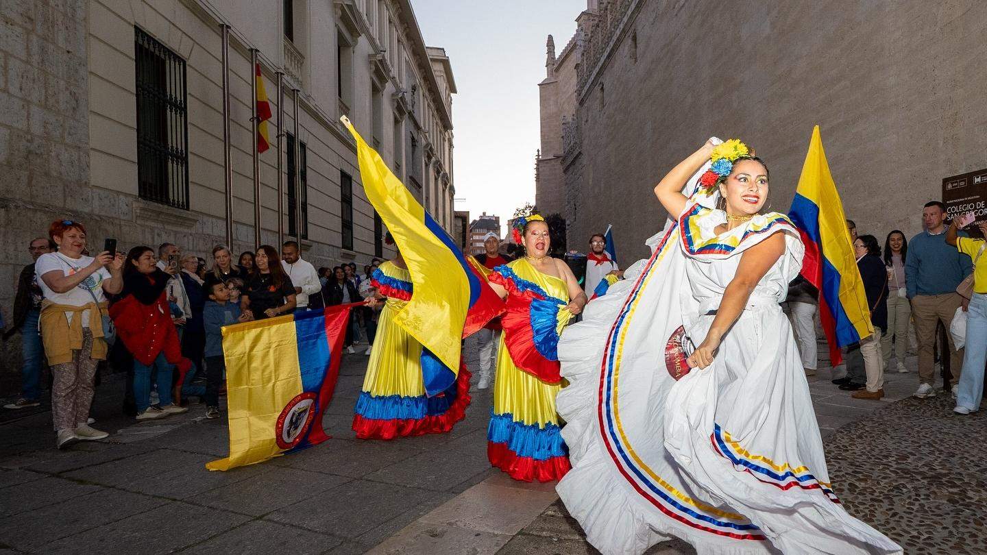 Desfile de banderas y festival hispánico